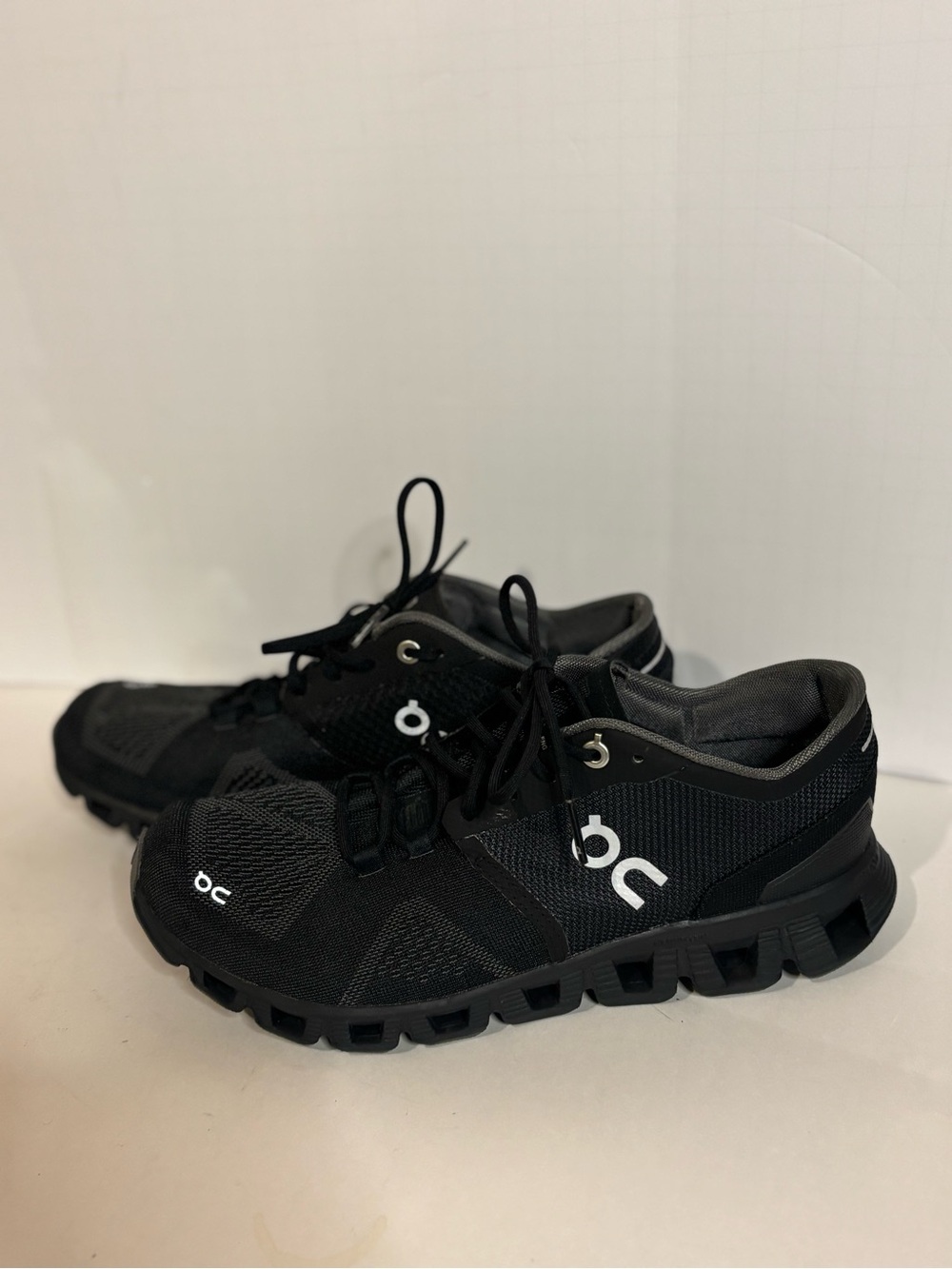 On Running Women's Gray/Black Performance Trainers